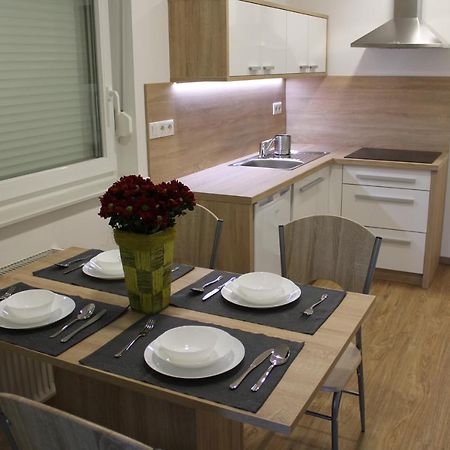 Petite Apartment Марибор Экстерьер фото